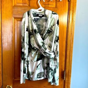 DKNY women’s medium floral white green top blouse